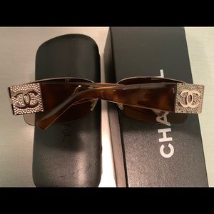 Channel sun glasses
